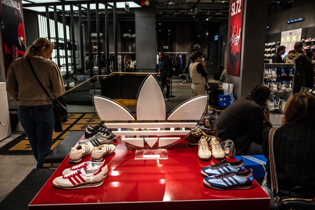 Adidas alerta que tarifas americanas podem adicionar US$ 213 milhões aos custos | Empresas