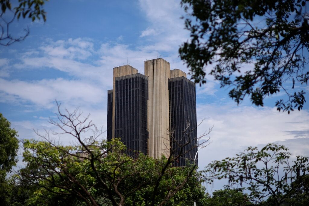 BC endurecerá regras para fintechs e criar teto de Pix para coibir crimes, diz fonte