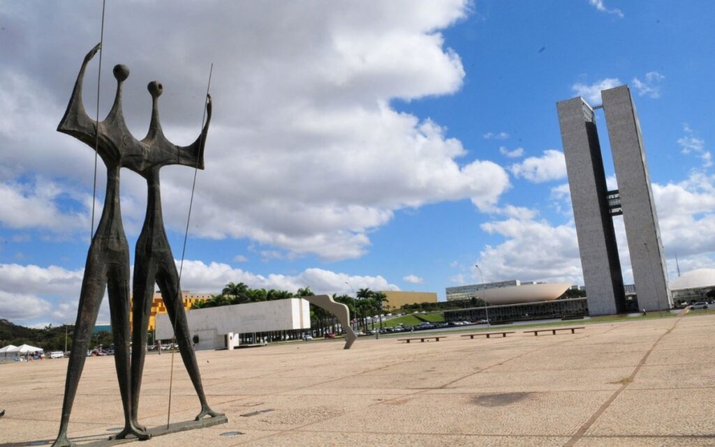 Análise: Congresso deve confrontar Supremo, mas sem salvar Bolsonaro | Política