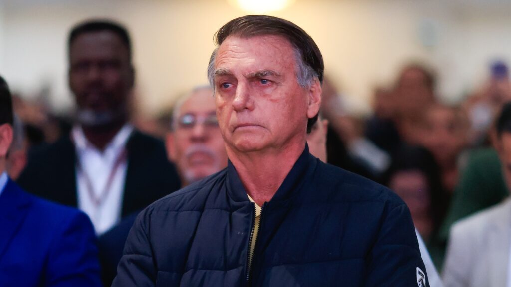 Família diz que Bolsonaro volta a ter mal-estar e médico é chamado Família diz que Bolsonaro volta a ter mal-estar e médico é chamado