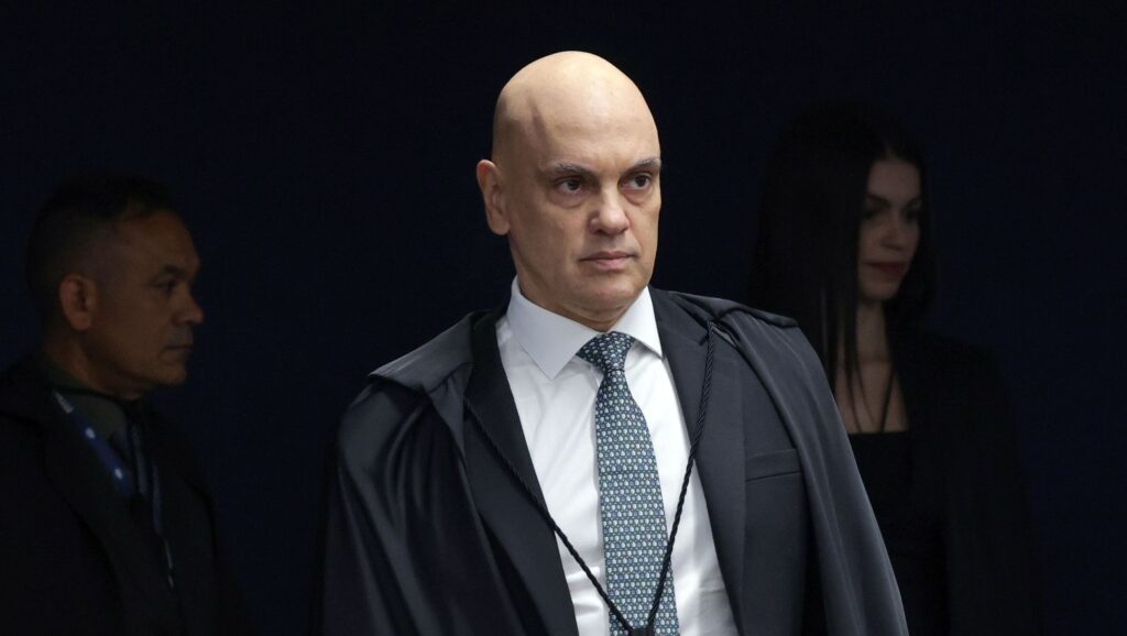 Moraes pede a Zanin sessão na quinta para julgamento de Bolsonaro