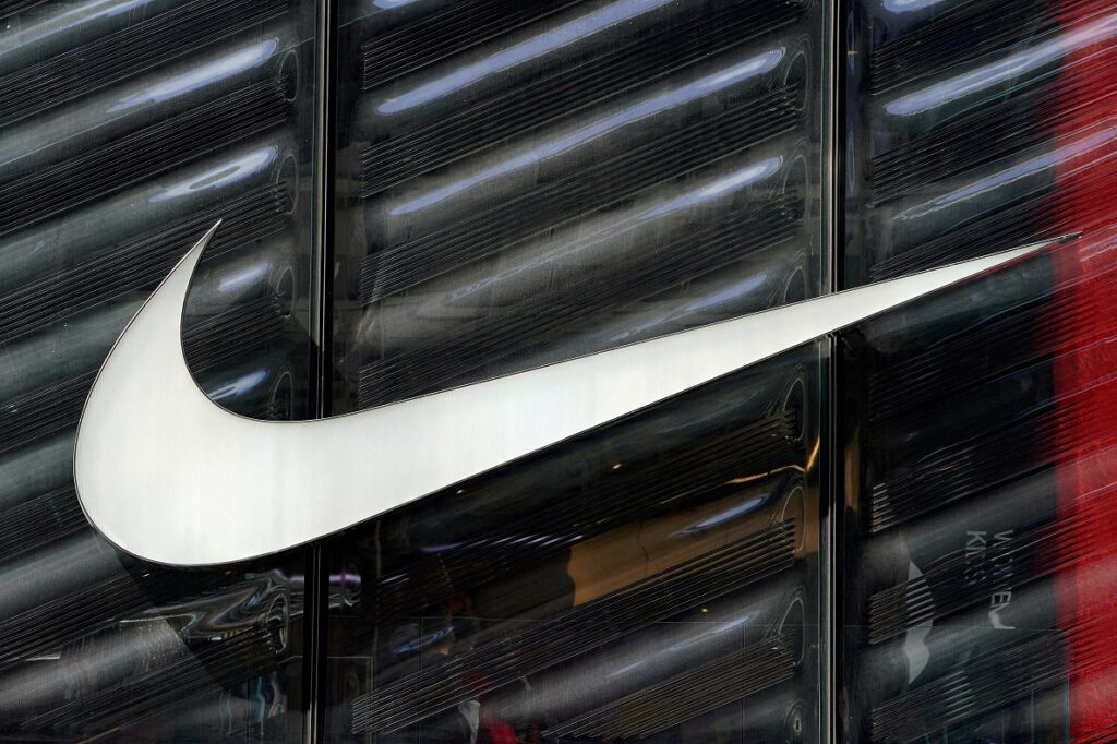 Nike surpreende com crescimento nas vendas, mas lucro recua 31% no trimestre Nike surpreende com crescimento nas vendas, mas lucro recua 31% no trimestre