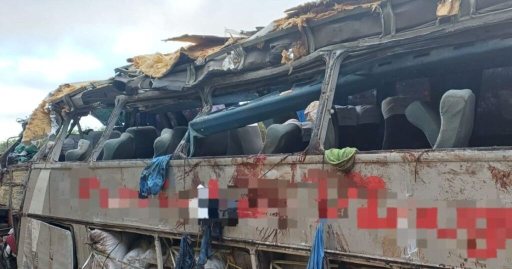 Acidente de ônibus deixa mortos e feridos no agreste de PE