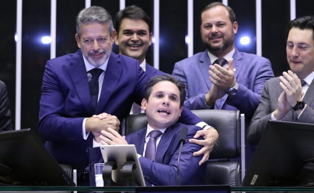 Análise: Pesquisa Genial/Quaest mostra que aprovação da isenção do Imposto de Renda já beneficia governo | Política Análise: Pesquisa Genial/Quaest mostra que aprovação da isenção do Imposto de Renda já beneficia governo | Política