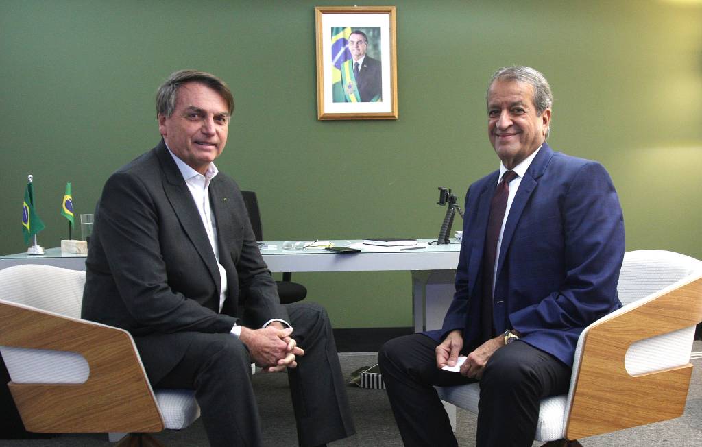 Bolsonaro e Valdemar buscam destravar redução de penas no 8/1 e articulam ofensiva