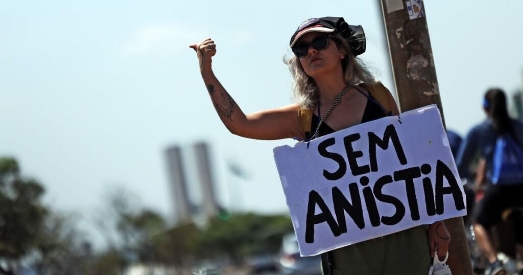“Caminhada pela anistia” faz PM reforçar segurança na Esplanada “Caminhada pela anistia” faz PM reforçar segurança na Esplanada