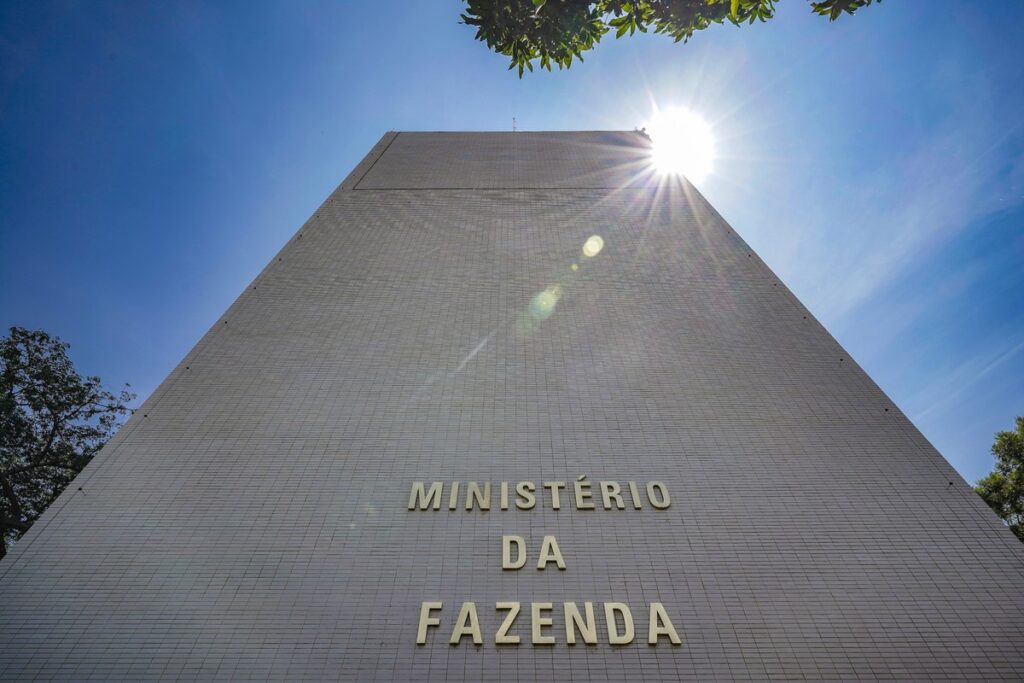 Exclusivo: Desenrola supera expectativas e empresas quitam R$ 4,9 bilhões em dívidas com reguladoras | Brasil