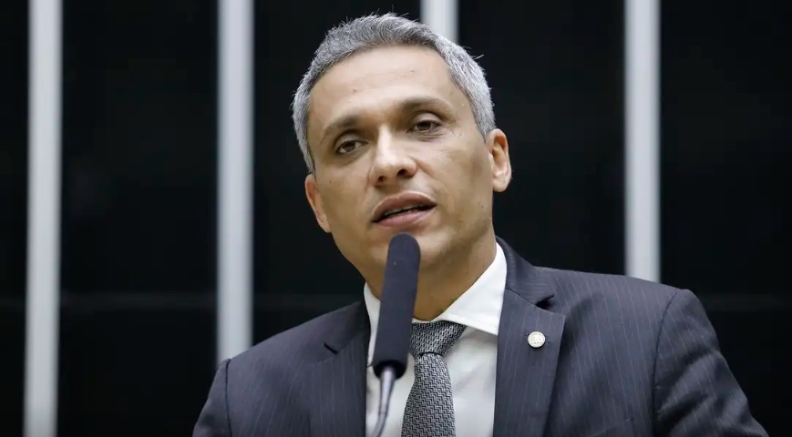 PL se une ao Centrão e suspende ação penal contra Gayer; veja como partidos votaram