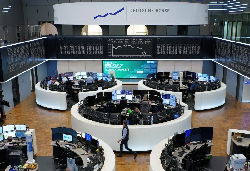 Bolsas europeias fecham em queda em semana de preocupações com tecnologia