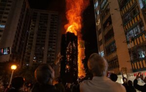 China lança inspeção de segurança para incêndios após tragédia em Hong Kong | Mundo