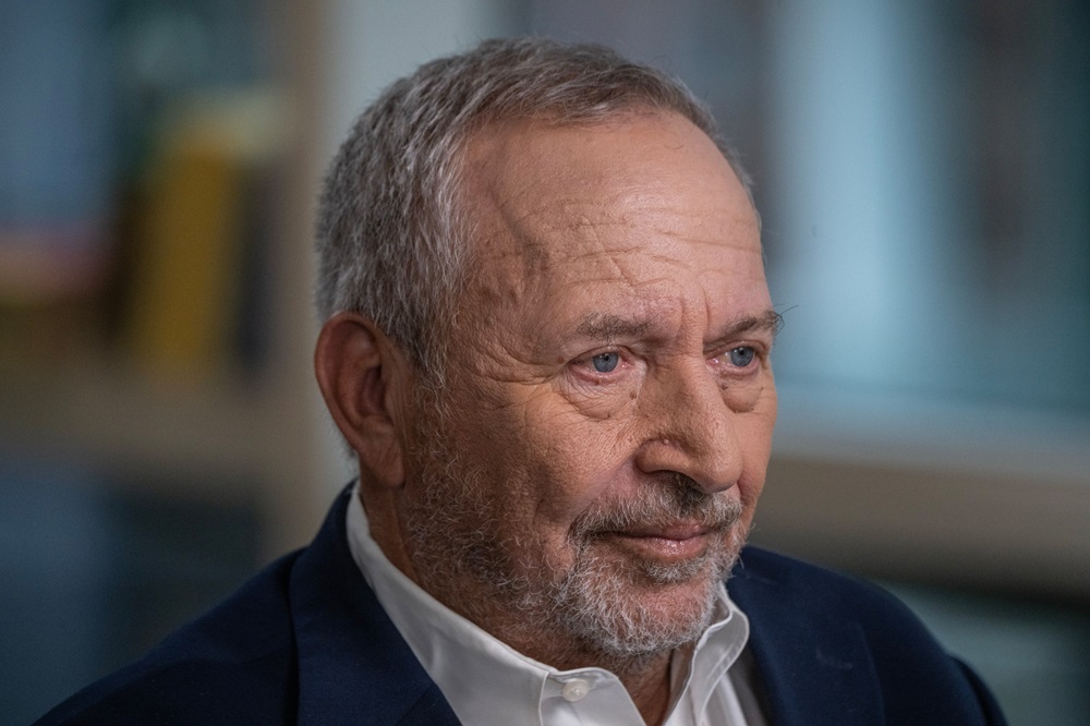 Lawrence Summers deixará de dar aulas enquanto Harvard investiga ligação com Epstein Lawrence Summers deixará de dar aulas enquanto Harvard investiga ligação com Epstein