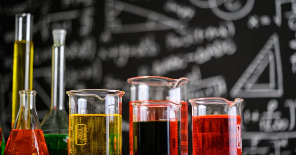 Prova de química do Enem foi “mais fácil” em 2025, diz professor Prova de química do Enem foi “mais fácil” em 2025, diz professor