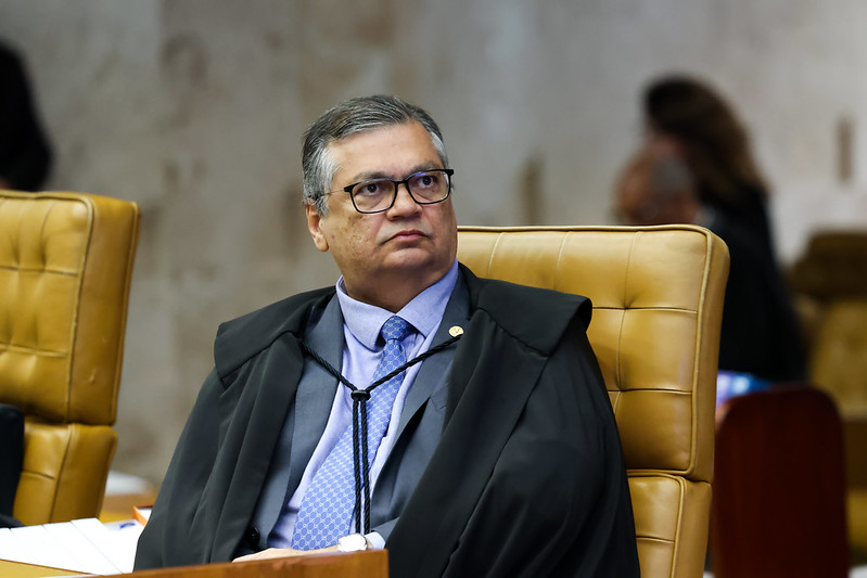Dino convoca sessão da 1ª Turma para avaliar decisão de Moraes sobre Zambelli