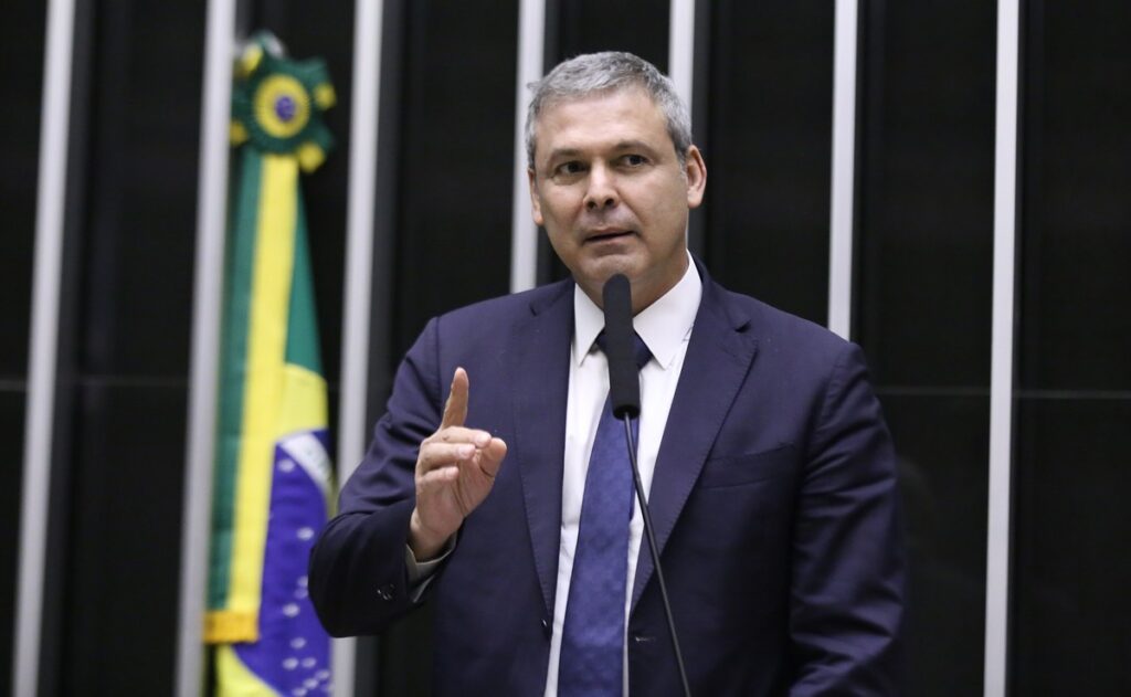 Líder do PT diz que partido não pode abrir mão de candidatura de Haddad | Política