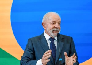 Lula diz que conseguiu aprovar '99%' das propostas do governo, apesar de Congresso 'totalmente adverso' | Política