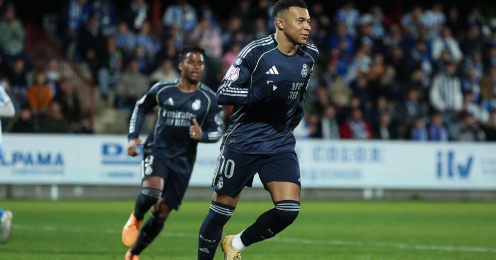 Mbappé marca duas vezes, Real Madrid vence e vai às oitavas da Copa do Rei