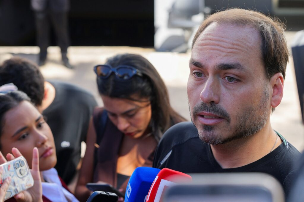 Moraes autoriza visita de filhos de Bolsonaro enquanto ele estiver internado