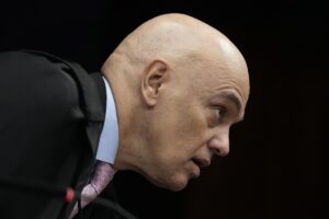 Moraes pede informações sobre hospital antes de decidir sobre cirurgia de Bolsonaro | Política
