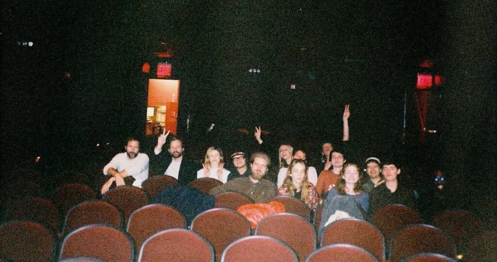 “Stranger Things”: criador mostra elenco assistindo episódio final