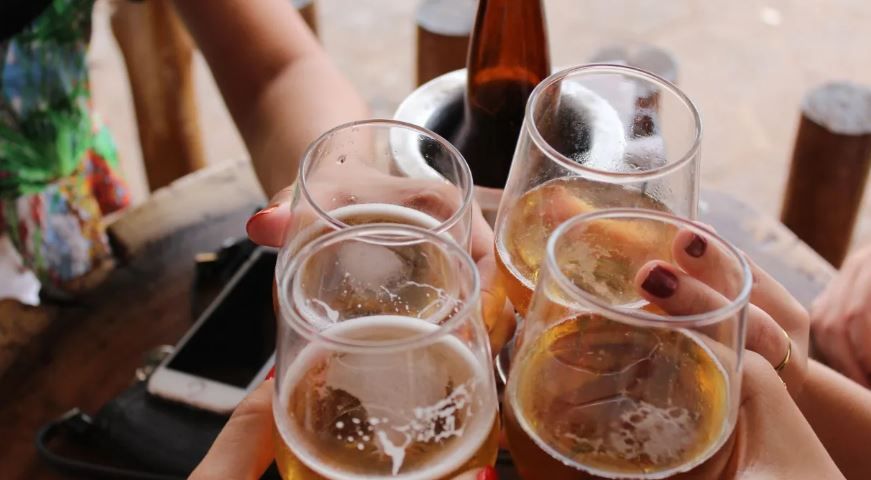 Álcool intensifica efeitos do calor, alertam especialistas a Dr. Kalil