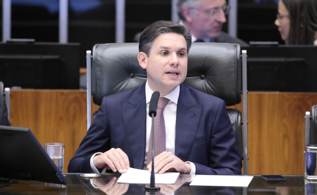 Motta se reúne com líderes para fechar acordo sobre comissões e organizar pauta anual