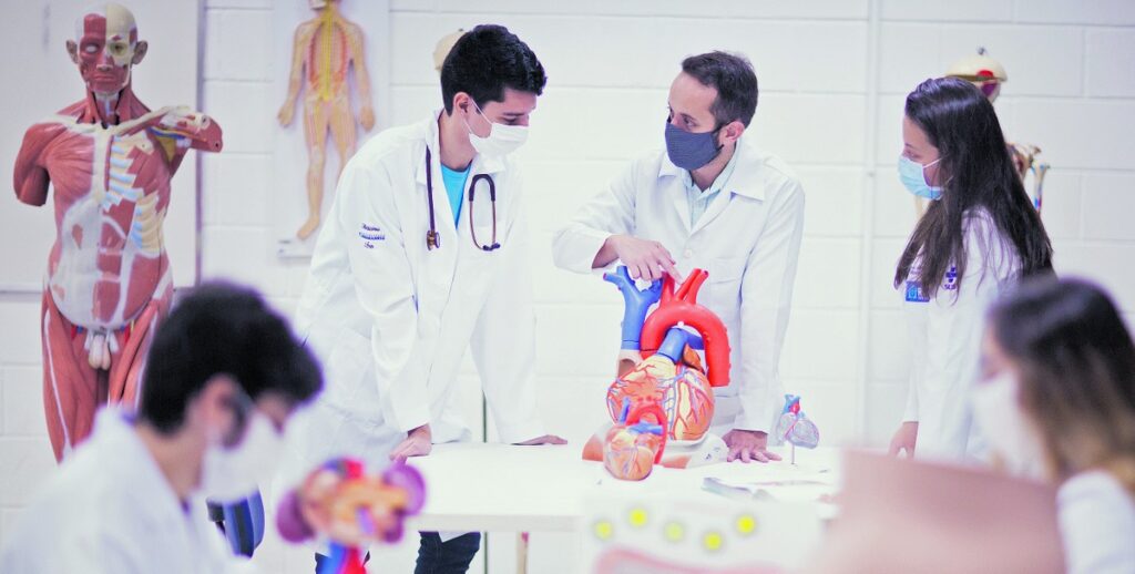 Exclusivo: MEC cancela edital do Mais Médicos que tinha objetivo de abrir 5,9 mil vagas de formação | Empresas Exclusivo: MEC cancela edital do Mais Médicos que tinha objetivo de abrir 5,9 mil vagas de formação | Empresas