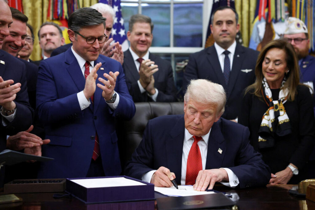 Assinatura de Trump será adicionada às notas de dólar Assinatura de Trump será adicionada às notas de dólar