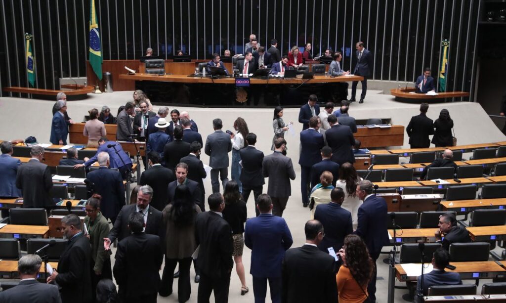 Câmara aprova projeto que facilita acesso de empresas a crédito para exportação