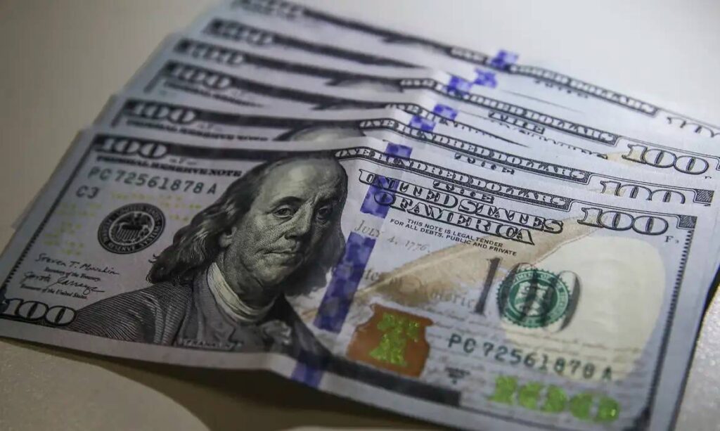 Dólar hoje avança após dados de inflação nos EUA e com conflito no Irã no radar