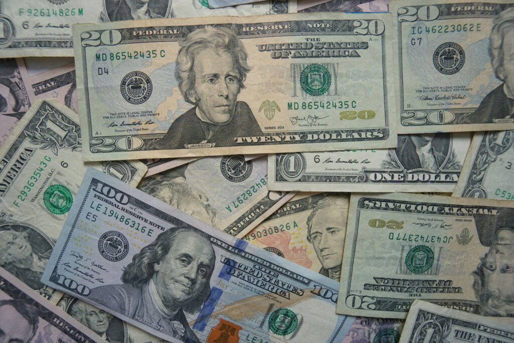 Dólar hoje fecha estável a R$ 5,15 à espera de desfecho para ultimato de Trump ao Irã