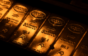 Ouro fecha em queda de 4% com dólar dólar forte em meio ao conflito no Oriente Médio
