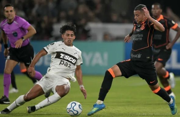 Entenda por que Diniz deu chance para Kayke em Platense x Corinthians Entenda por que Diniz deu chance para Kayke em Platense x Corinthians