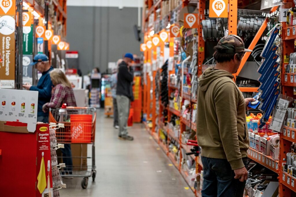 Home Depot tem queda no lucro e vê consumidores adiando grandes reformas