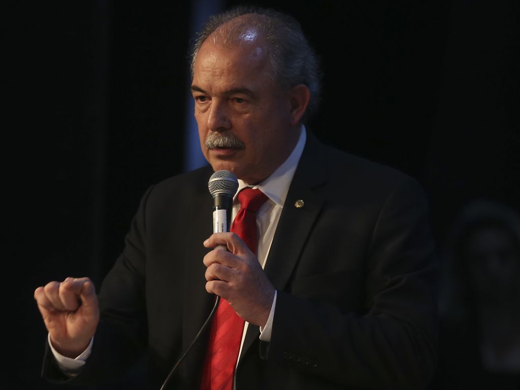 Papel do Estado é proteger economia de choque do petróleo, afirma Mercadante