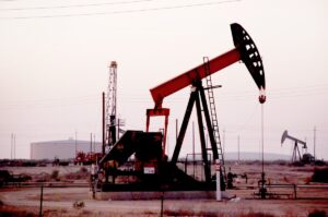 Preço do petróleo cai mais de 3% após Irã propor novo acordo aos EUA | Finanças