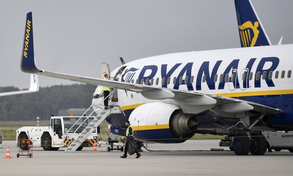 Ryanair quita todas as dívidas e se prepara para um verão desafiador