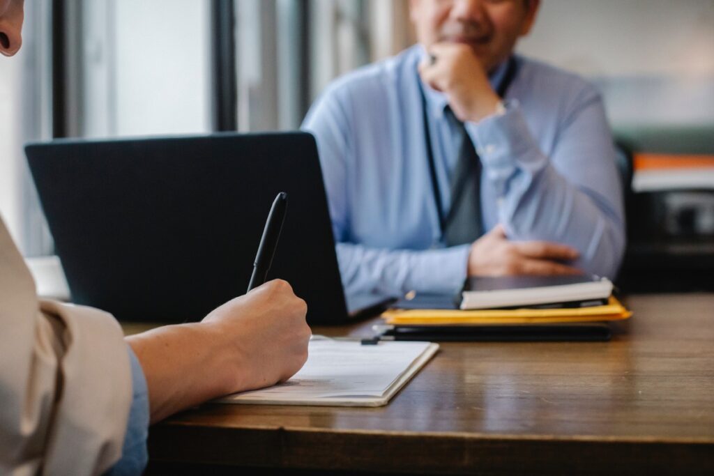 Um em cada três candidatos mente em entrevistas de emprego, diz estudo | Carreira