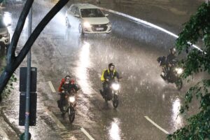 Chuva faz cidade de SP entrar em estado de atenção para alagamentos | Brasil