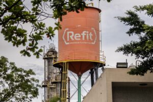 Governo do Rio encontra nafta em tanques da Refit e suspende parcialmente licença ambiental | Brasil