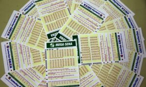 Mega-Sena acumula e prêmio principal vai para R$ 12 milhões