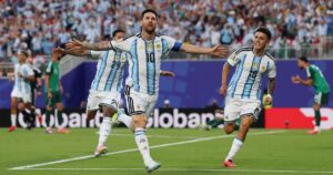 Messi marca golaço contra a Argélia e iguala Mbappé em gols nas Copas