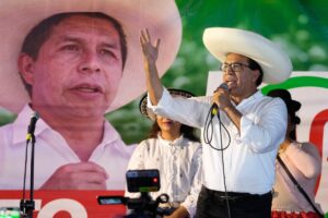Peru tem disputa presidencial acirrada e mercados ficam tensos