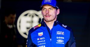 Verstappen ironiza má fase após bater: "Vou ao Tibete relaxar como um Buda"