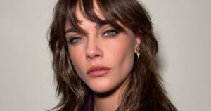 Cara Delevingne lembra de última overdose e ser reanimada por paramédicos