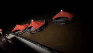 Dezenas de pessoas estão desaparecidas após balsa de passageiros afundar na Guiana