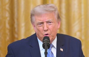 Trump discute petróleo do Mar do Norte, comércio e Ormuz em ligação com Burnham